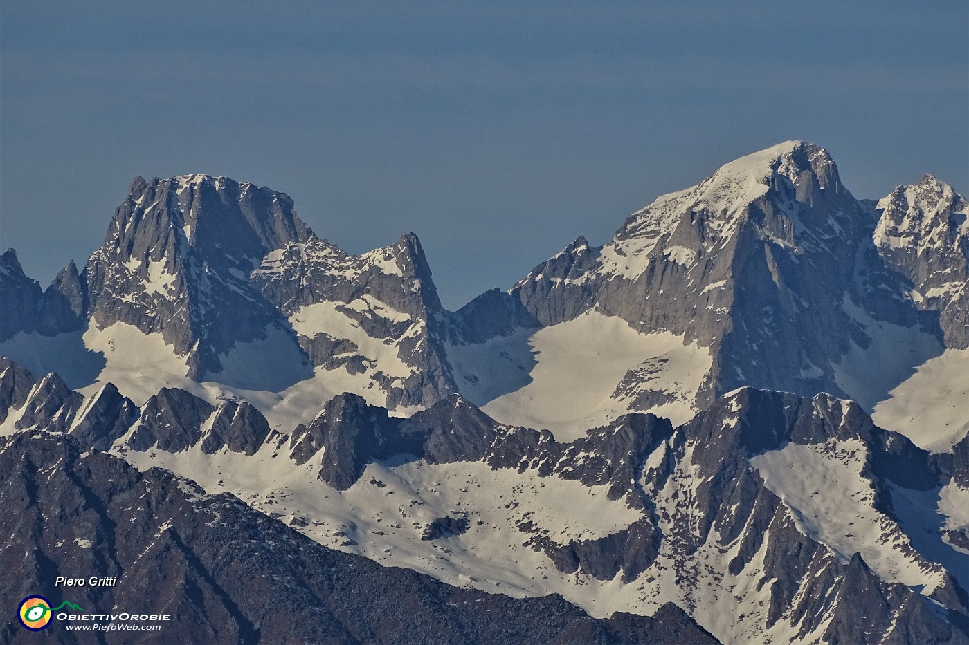 63  Dal Passo di Salmurano (2017 m) zoom in Badile-Cengalo.JPG